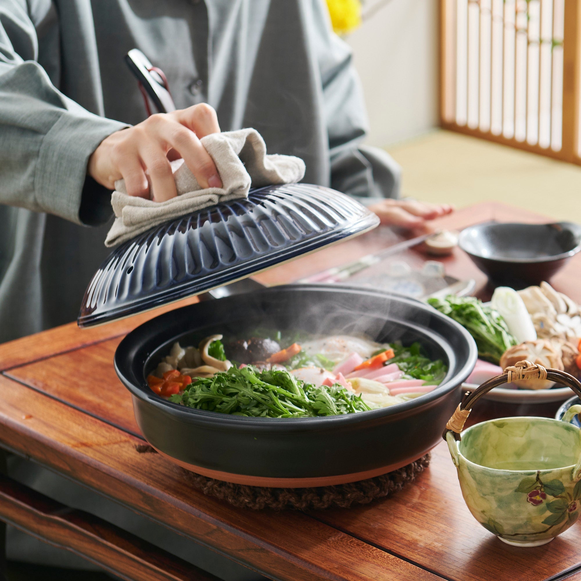 Kikka Navy IH-Compatible Donabe Japanese Clay Pot for 3 to 4 persons