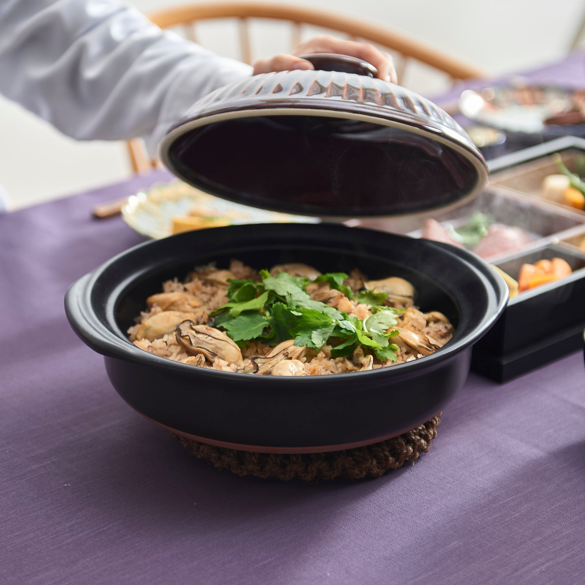 Kikka Donabe Japanese Clay Pot for 3 to 4 People