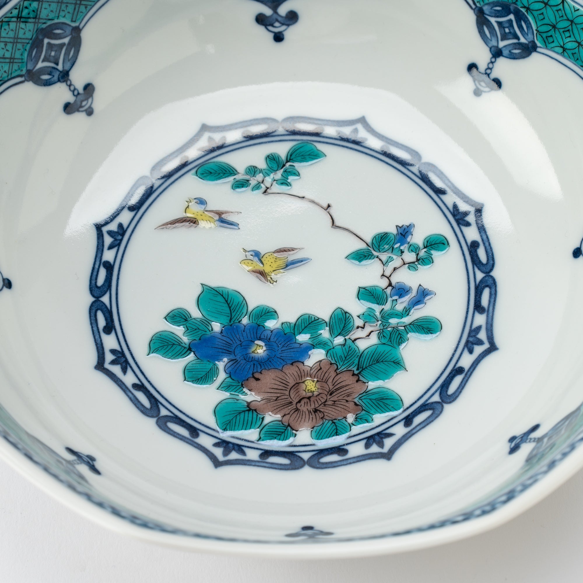 Treasure Crest Octagonal Medium Bowl