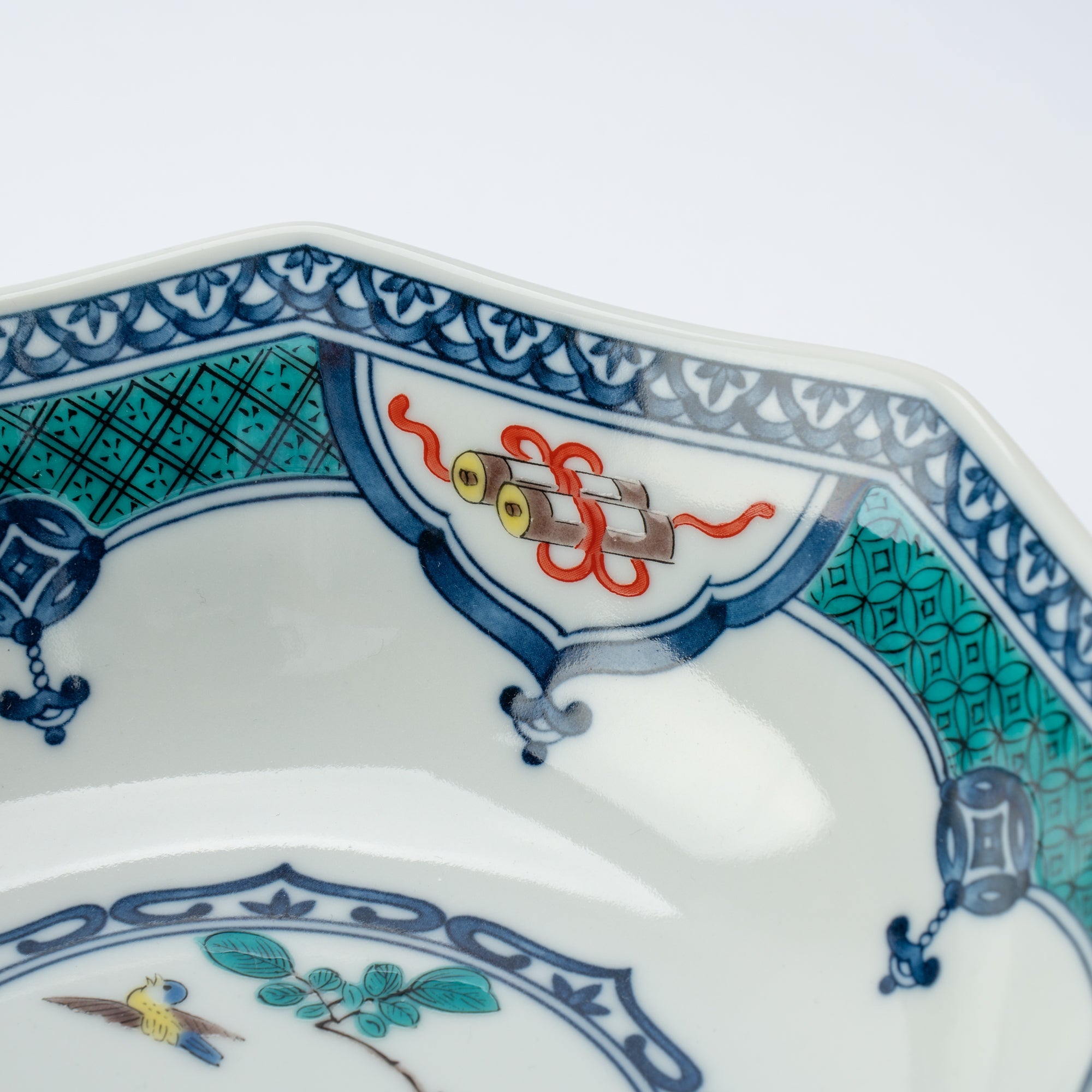 Treasure Crest Octagonal Medium Bowl
