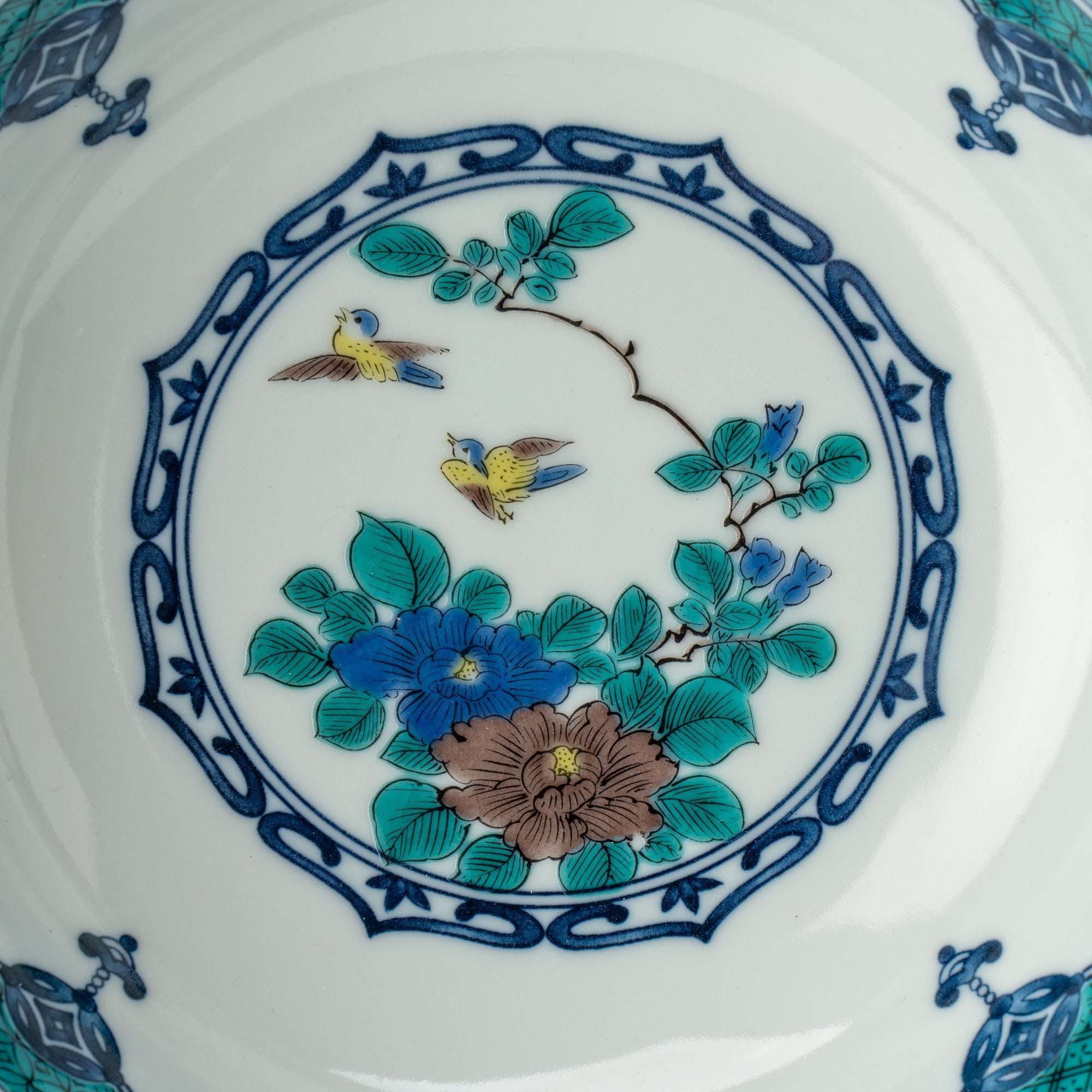 Treasure Crest Octagonal Medium Bowl