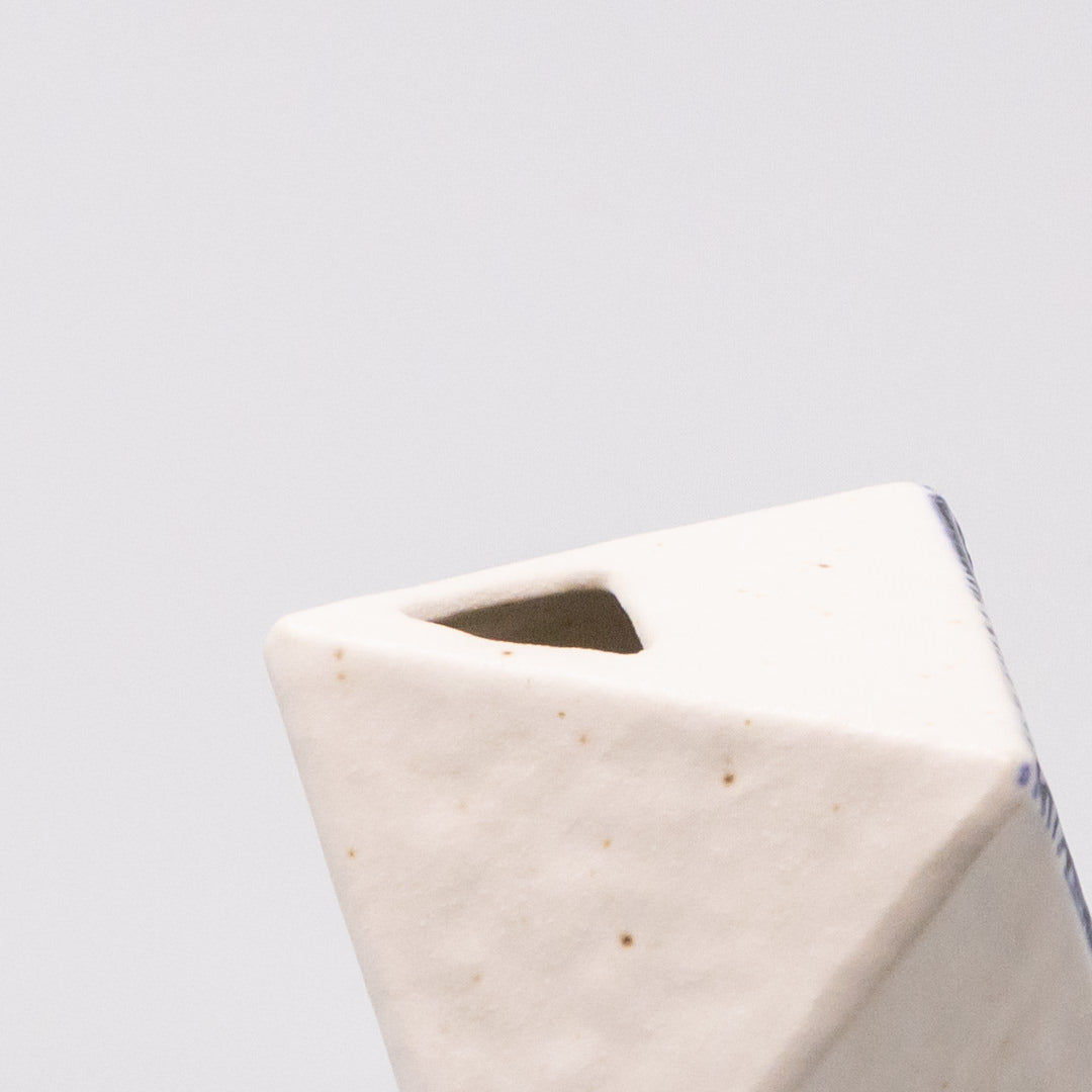 Vase Triangular White Chrysanthemum 130ml