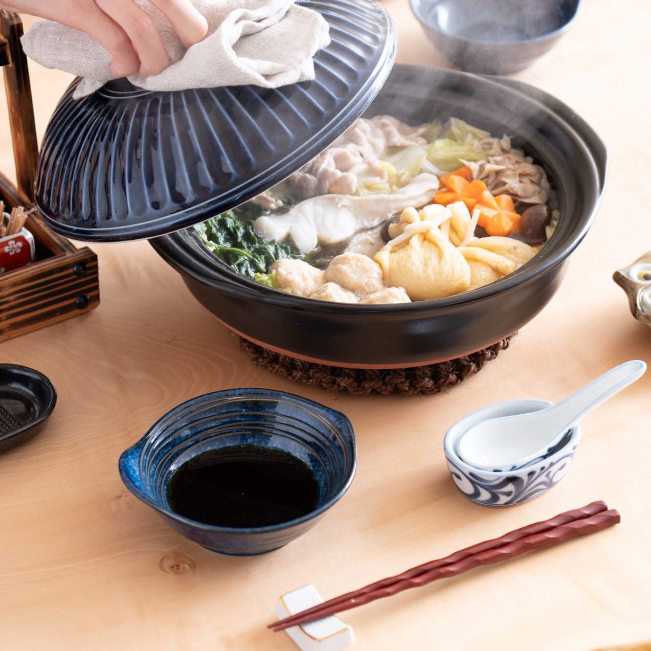 Kikka Donabe Japanese Clay Pot for 3 to 4 People