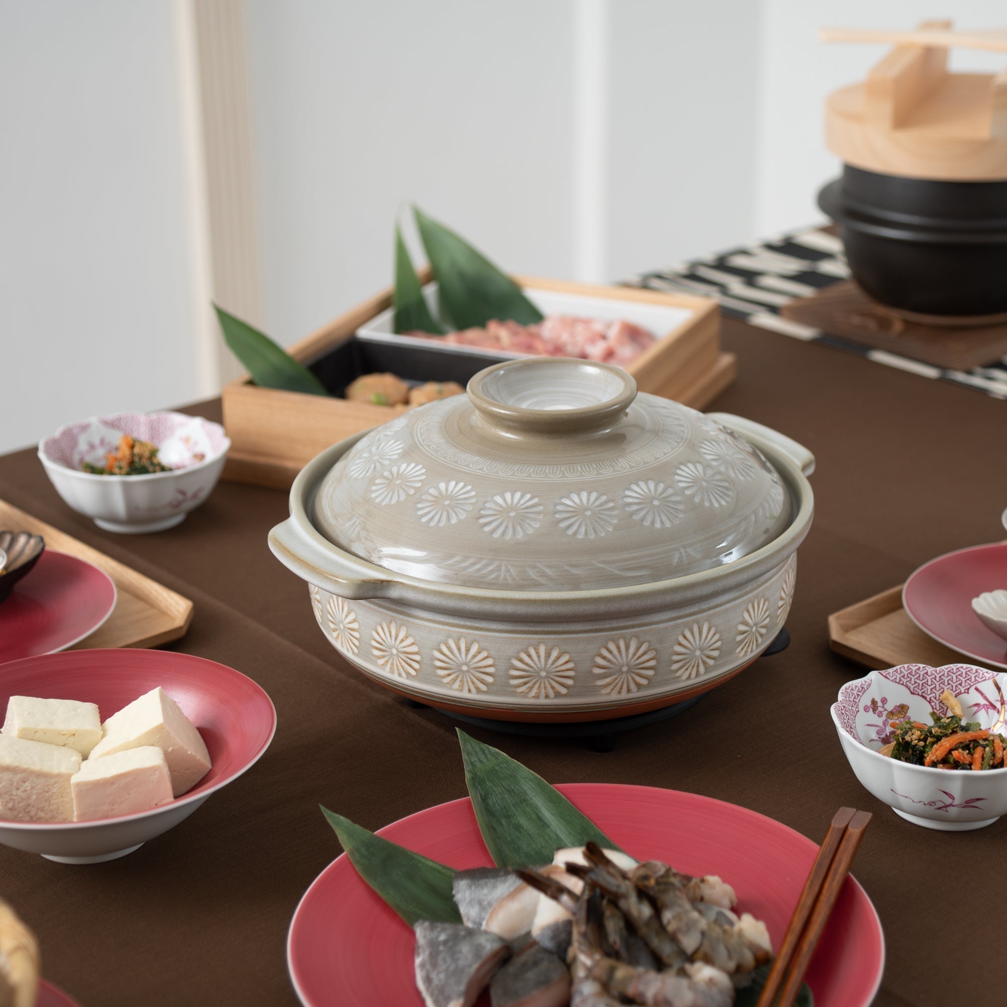 Mishima Donabe Japanese Clay Pot for 3 to 4 persons