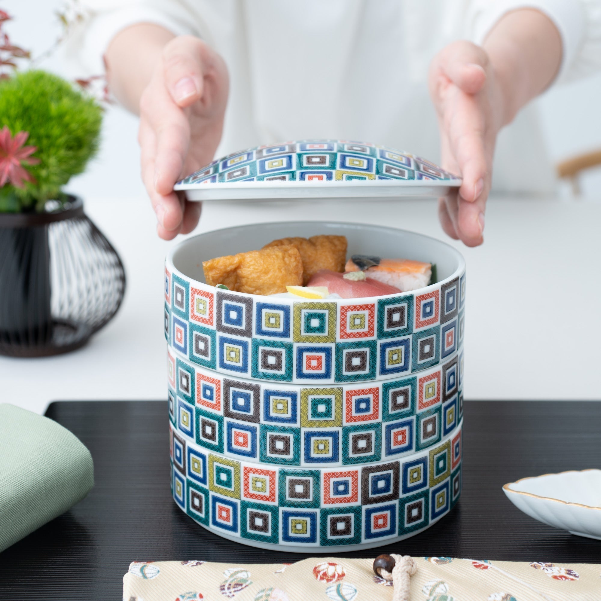 Kutani Classic Three Tiers Jubako Bento Box